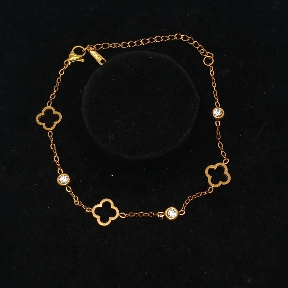 18K Gold Plated Hollow Clover Style Bracelet 8.5"​​